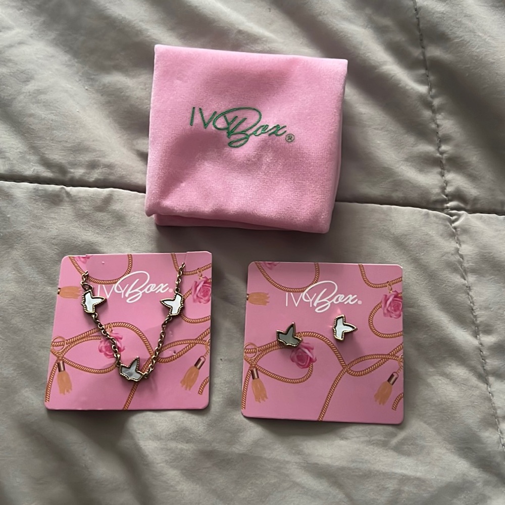 💗💚 Necklace & Earrings